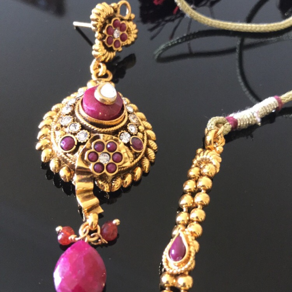 Jewelry Set - Picture 3 of 3